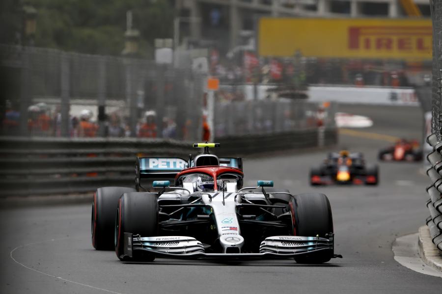  Mercedes-AMG F1 W10 EQ Power+ 2019 года  (фото 13 из 31)